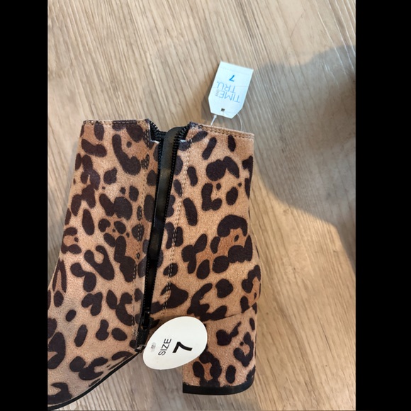 Time and Tru Leopard Print Ankle Boots block heels size 7 new - Picture 7 of 13